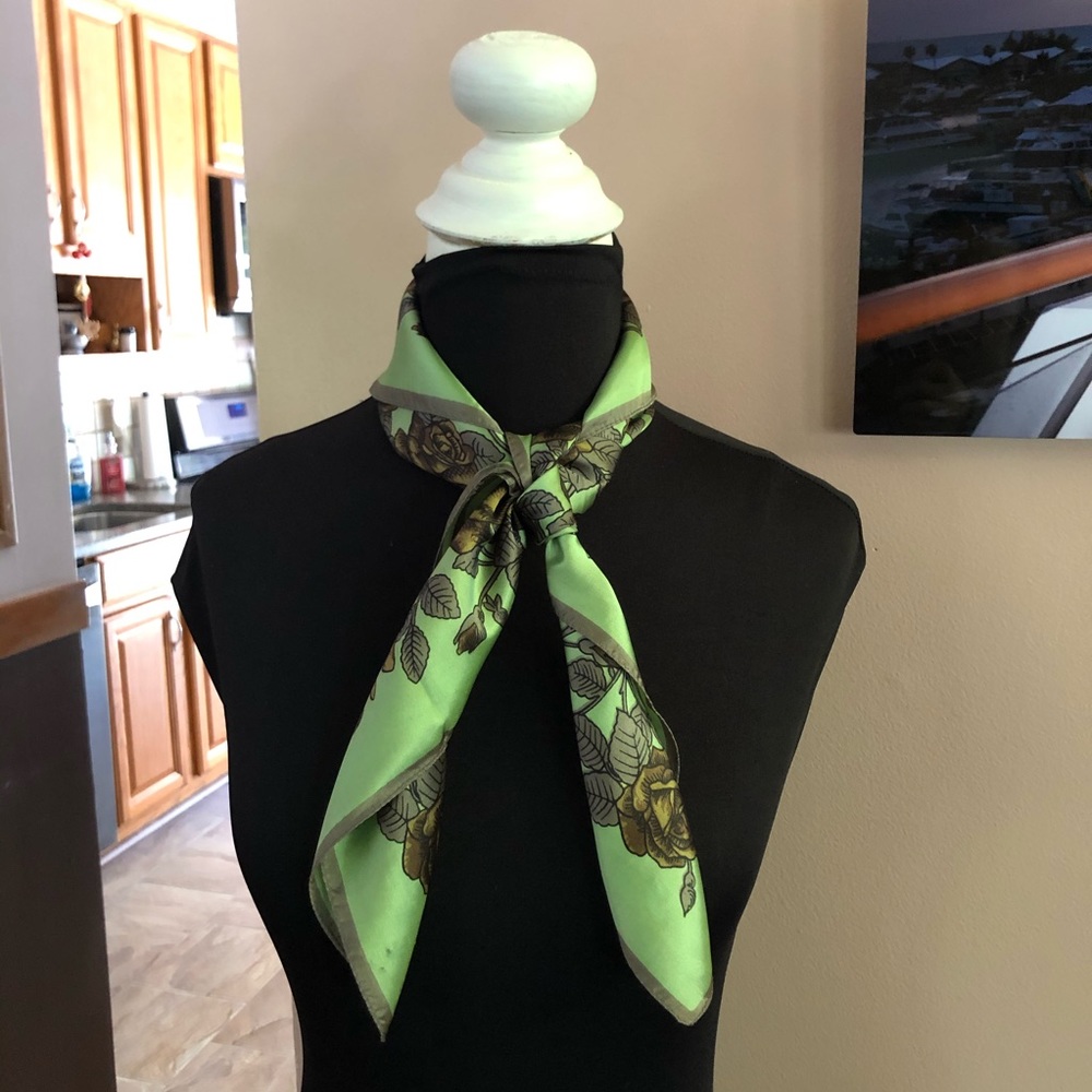 5/$20 Green& brown floral scarf - Picture 6 of 6
